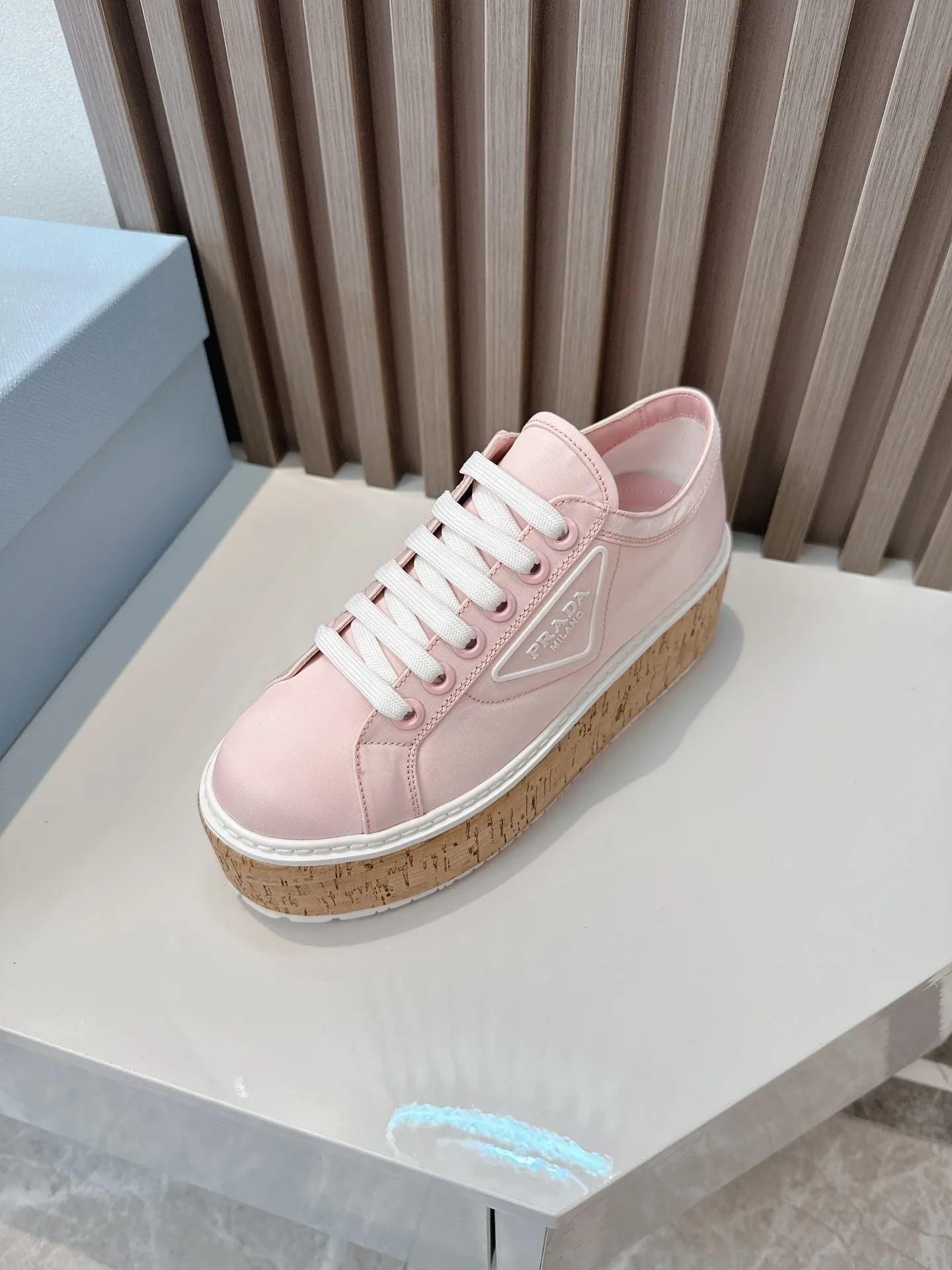 👟👟Ex-factory price 500👟👟 ☑️SNGG ｜Thick-soled high-explosive shoes Super hot Prada Prada 2024 latest spring and summer sawtooth Roman ultra-light thick-soled shoes! Retro, fashionable and avant-garde gear teeth make the whole pair of shoes light, comfortable and brightly colored to meet the various choices of fashionable people of different styles! The iconic molded injection triangle logo is matched with the shape of the upper foot 🦶🏻It’s super nice, every element is fashionable! - MATERIAL Material - ⇢ Upper: imported silk nylon twill ⇢ Lining: sheepskin lining ⇢ Outsole: TPU wood grain rubber combination outsole ⇢size：#35～40